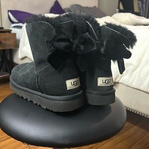 Size 8 Uggs with bows